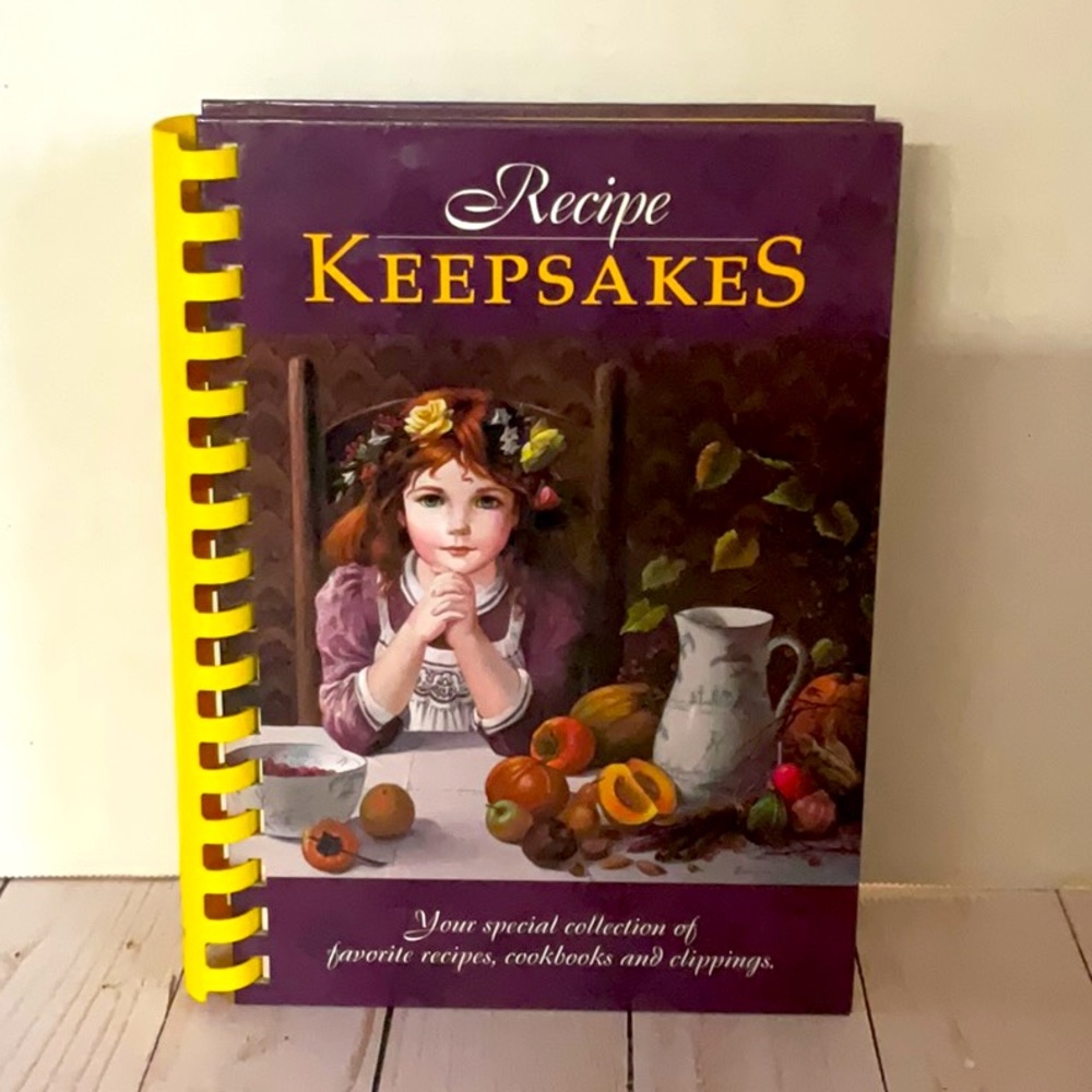 Used, like new “Recipe Keepsake” holds more than 1,000 of your own recipes.